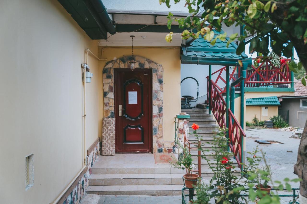Casa Vinco Vici Hotel Turda Exterior photo