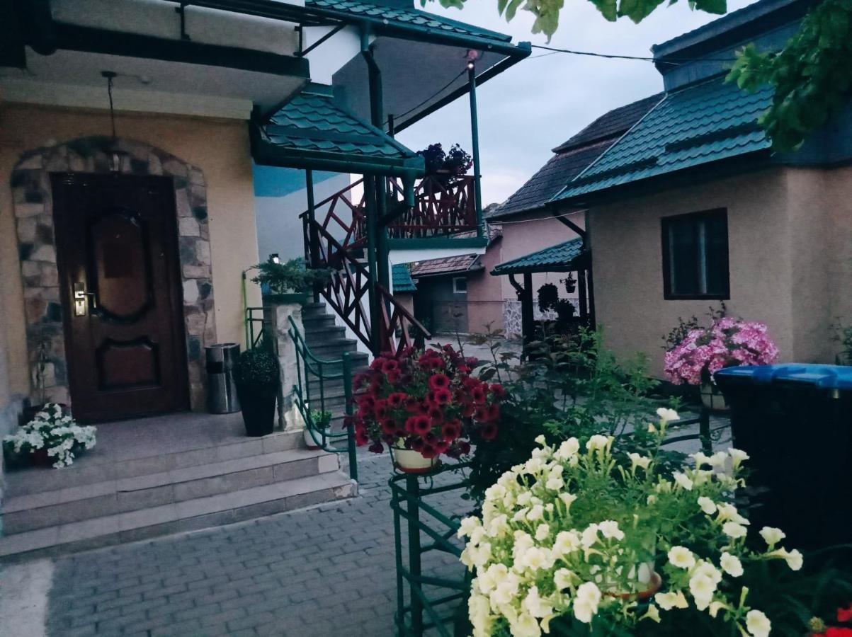 Casa Vinco Vici Hotel Turda Exterior photo