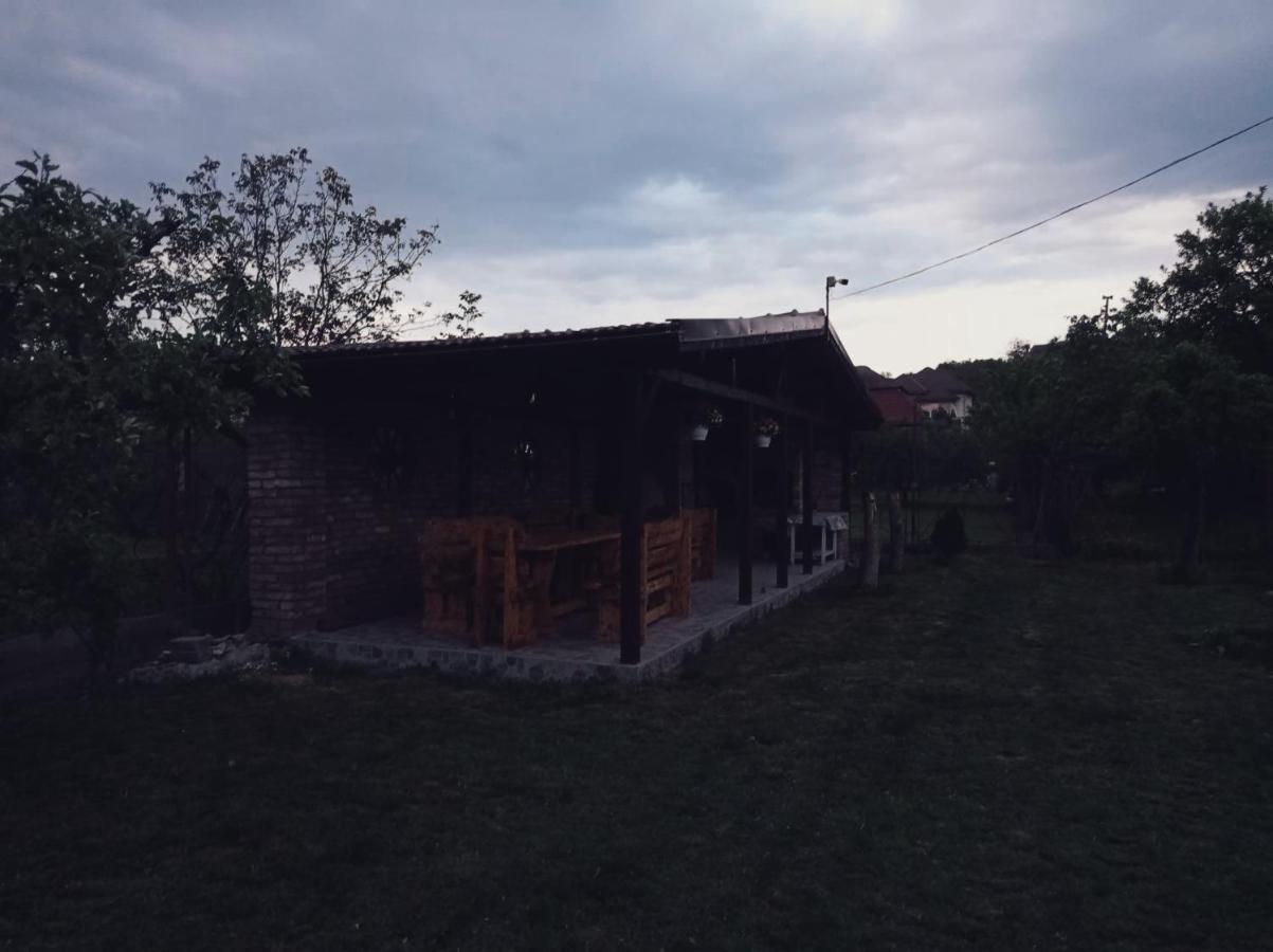 Casa Vinco Vici Hotel Turda Exterior photo
